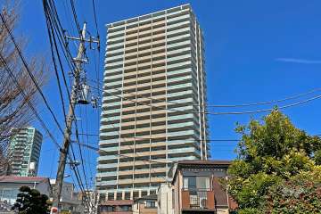 プラウドタワー大泉学園の外観（南東側から）