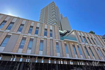 階下にある商業施設「「Grand Emio(グランエミオ)大泉学園」にはスーパーや書店、飲食店などが軒を連ねています。