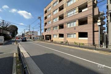 敷地南側の前面道路