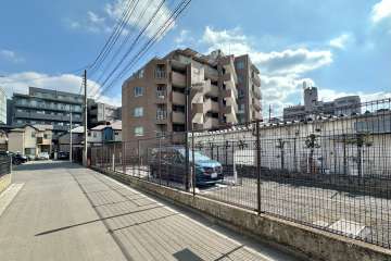 敷地北側の前面道路
