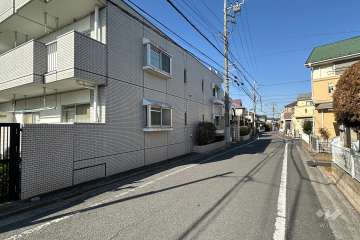 敷地東側の前面道路