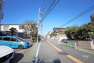 敷地東側の前面道路