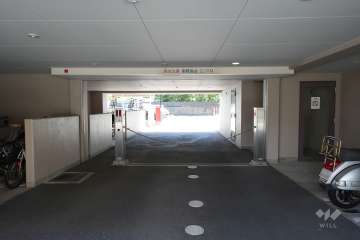 駐車場の出入口（リングシャッター付き）