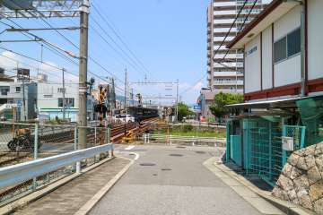 敷地北側の前面道路（北側から）