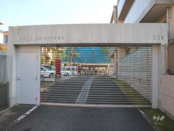 駐車場出入り口（リングシャッター付き）