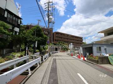 敷地東側の前面道路