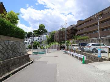 敷地東側の前面道路