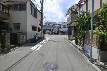敷地南側の前面道路
