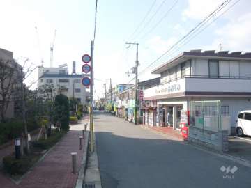 周辺は区画の整った住宅地です