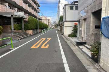 敷地の西側前面道路（南側から）