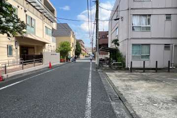 敷地東側の前面道路