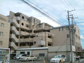 ロイヤル西宮北口アモーレの外観（北西から）