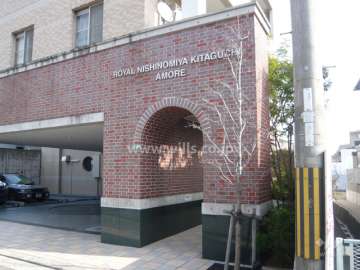 ロイヤル西宮北口アモーレの出入り口