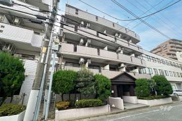 ライオンズマンション東武練馬の外観（南西側から）　