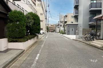敷地南側の前面道路