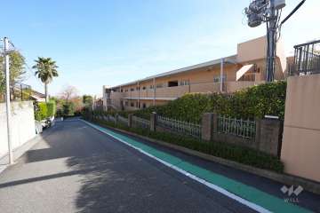 リブコート苦楽園モニモスの丘の外観（北西側から）