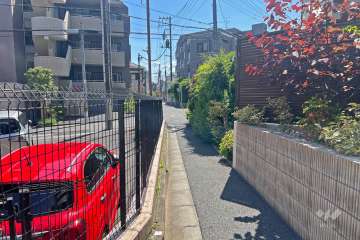 敷地南東側の通路（北東側から）