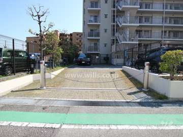 駐車場出入り口（ロボットゲート付き）