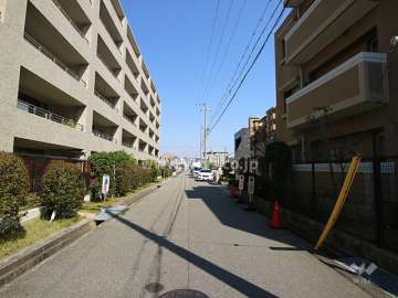 敷地北側の前面道路