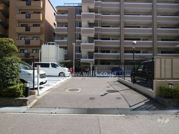 駐車場出入り口