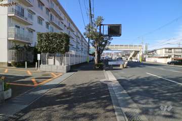 敷地北東側の前面道路