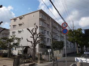メゾン宝塚1号棟の外観（東側から）