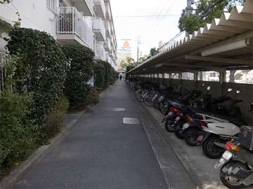 1号棟北側の通路