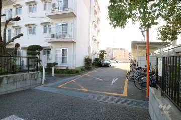 駐車場の出入り口