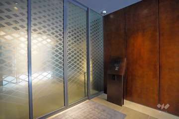 エントランスはオートロック付きです。