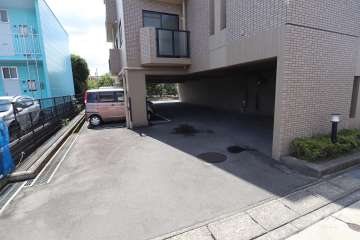 駐車場の出入り口