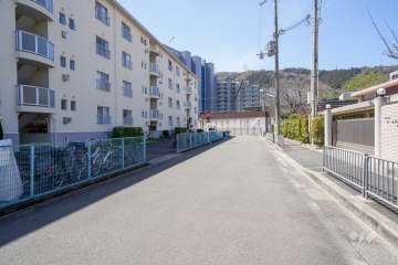 敷地北側の前面道路