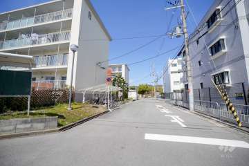 敷地東側の前面道路