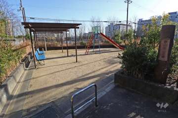 敷地に隣接する百山第二公園