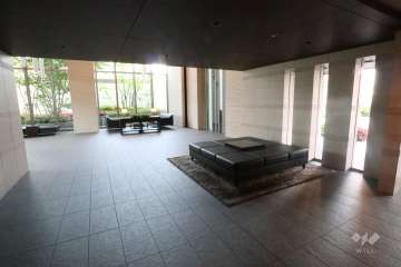 エントランスホールには談話スペースが設けられています。