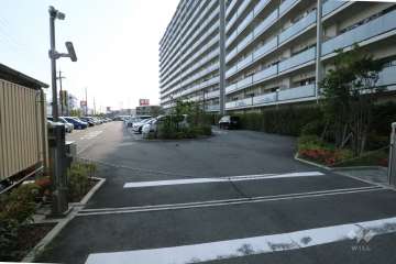 駐車場の出入り口（ロボットゲート付き）