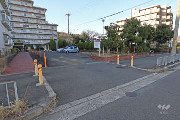 駐車場の出入り口（北側）