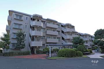 シャルマンコーポ水無瀬4号棟の外観（北西側から）