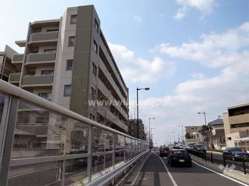 敷地の北側は山手幹線に面しています。