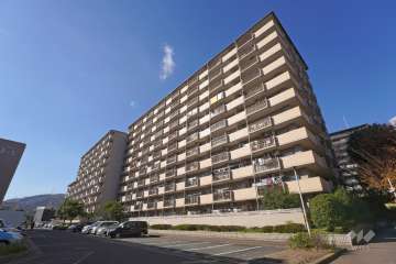 ユニライフ山崎4号棟の外観（東側から）