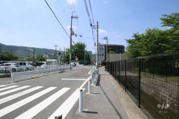 敷地北西側の前面道路