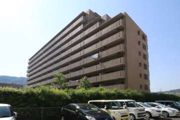 ライオンズマンション水無瀬壱番館の外観（南東側から）