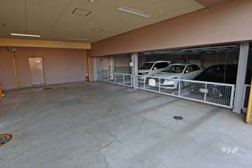 敷地内駐車場（屋内機械式）