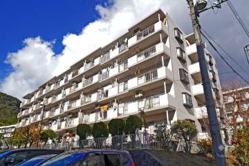 若山台第3住宅9号棟の外観（南東側から）