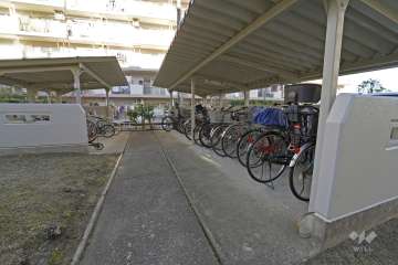 屋根付きの駐輪場