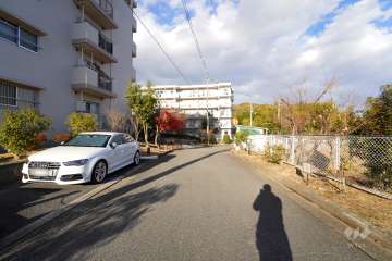 敷地東側の前面道路