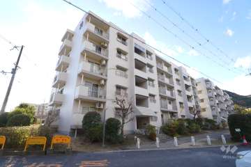 若山台第3住宅20号棟の外観（北東側から）