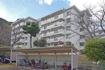 若山台第1住宅21号棟の外観（南東側から）