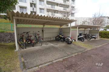 屋根付きの駐輪場