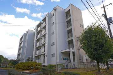 若山台第1住宅30号棟の外観（北西側から）