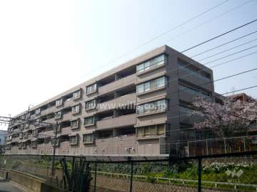 フォルム芦屋岩園の外観（南東側から）